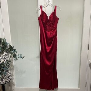 Elegant Red Formal Evening / Prom Gown